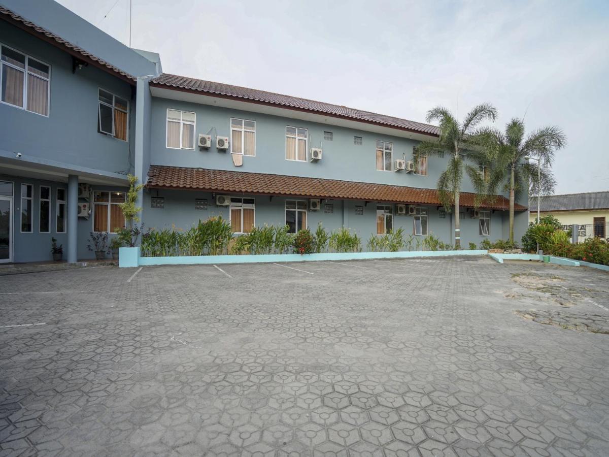 Super Oyo 1844 Bravo Residence Pangkal Pinang Esterno foto