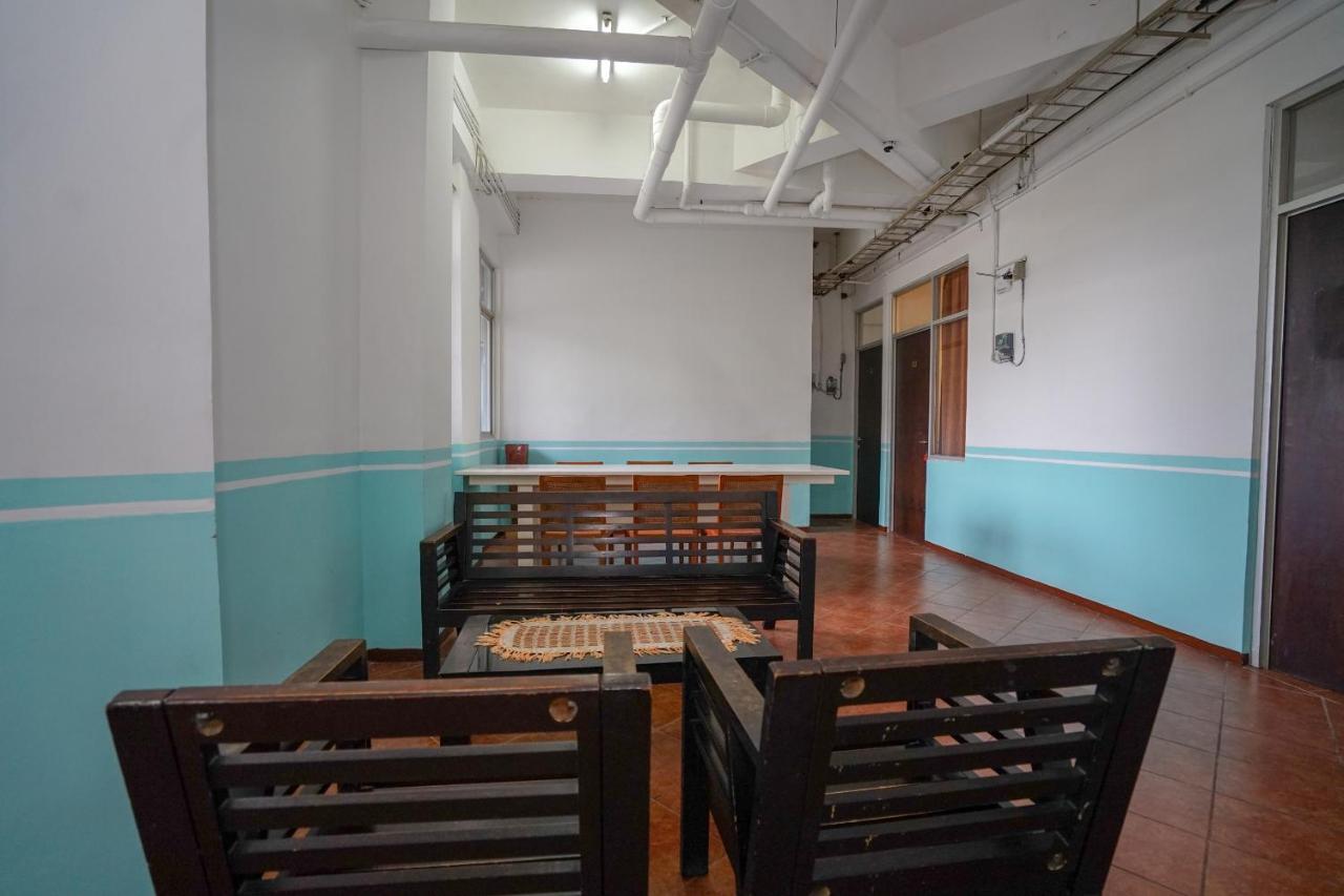 Super Oyo 1844 Bravo Residence Pangkal Pinang Esterno foto